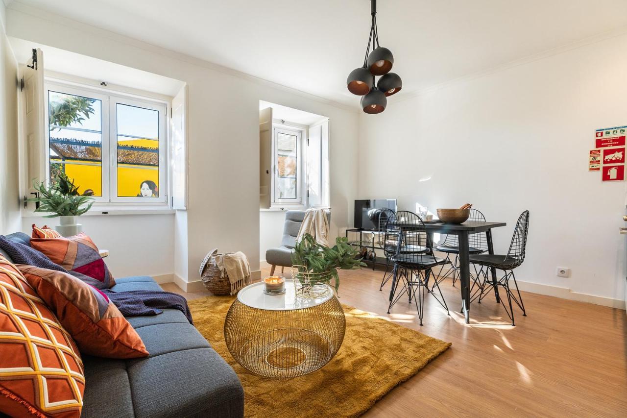 Designer 2bed1bath Mins To Famed Ramiro Restaurant Apartamento Lisboa